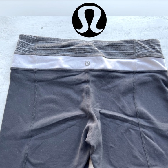 Lululemon Groove Crop Pant Reversible Gray/White/Heather Gray Size 2 NWOT New! - Picture 1 of 8